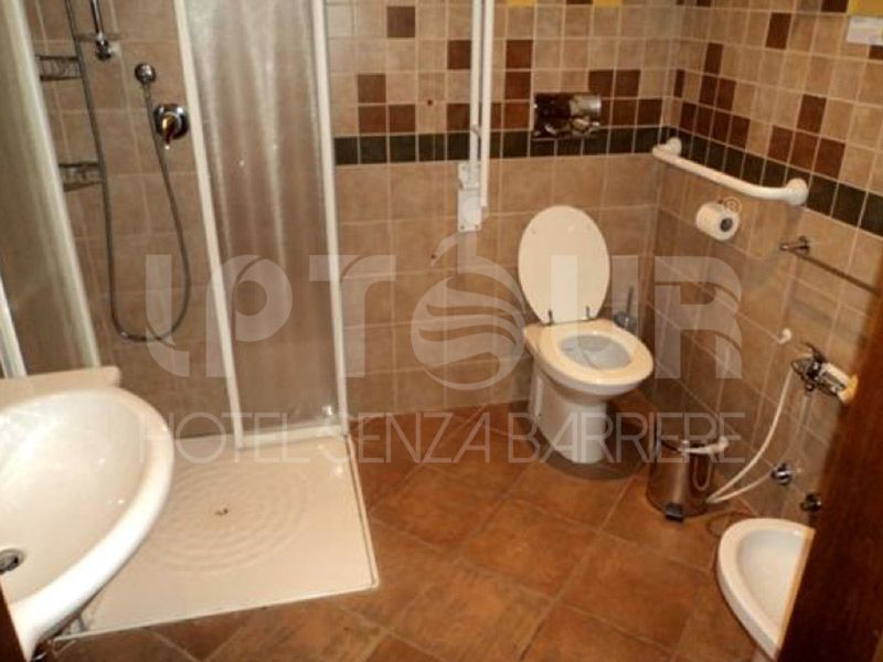 Bagno con doccia filo-pavimento