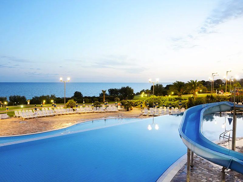 Piscina del villaggio turistico