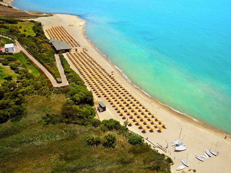 Vista dall'alto della spiaggia sabbiosa di Licata
