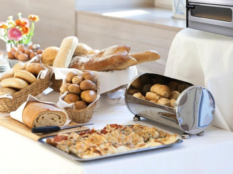 Selezione di panini nel buffet colazione