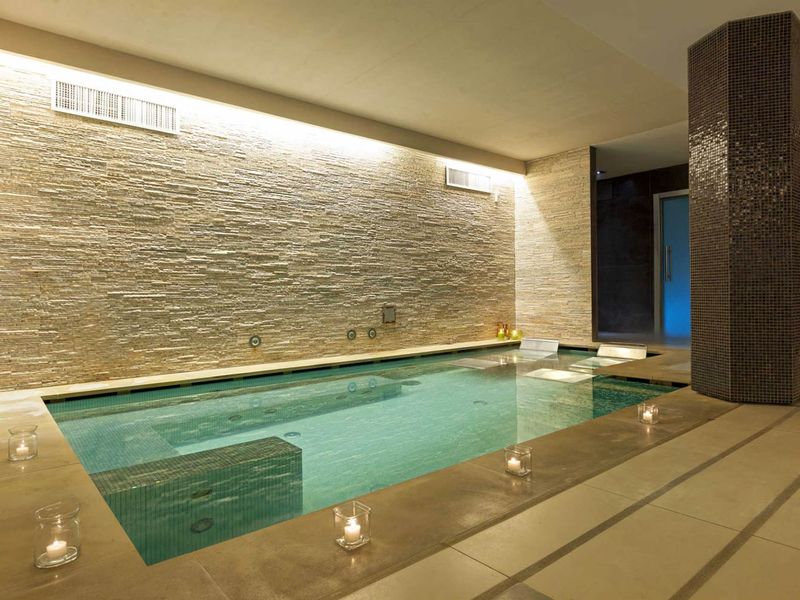 Piscina interna della Spa