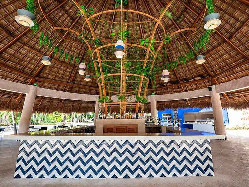 Bancone del bar del resort messicano