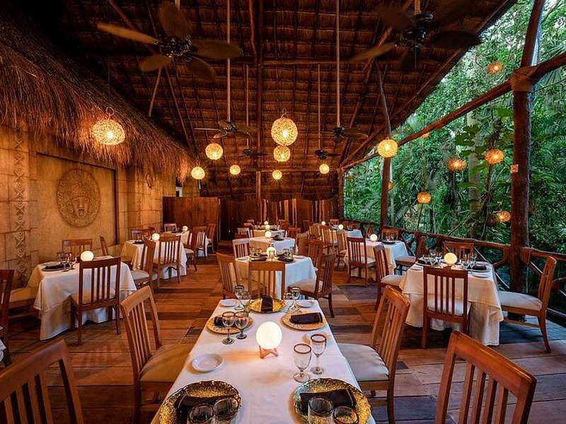 Ristorante stile rustico con veranda affacciata sul verde