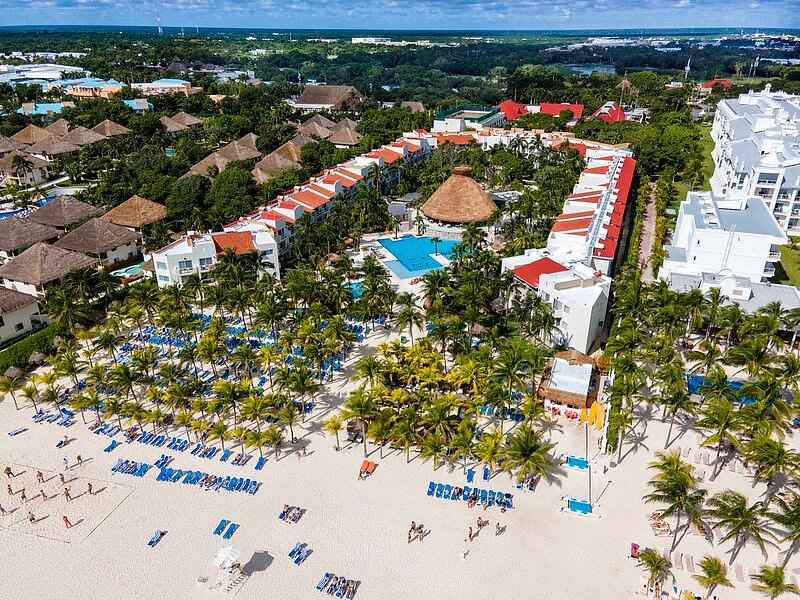 Vista dall'alto del collegamento tra resort e spiaggia