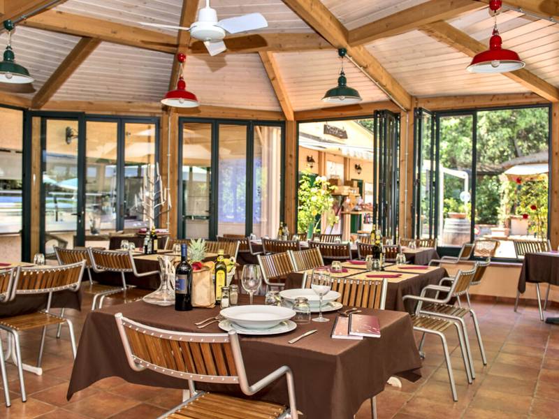 Sala interna ristorante camping village