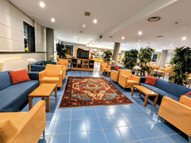 Salotto area relax con divani