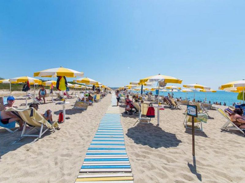 Passerella in spiaggia per disabili